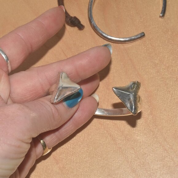 Lot of 3 Nature Nautical Tiger Eye Silver Cuff and Shark Tooth Cuff and Necklace - Picture 8 of 8